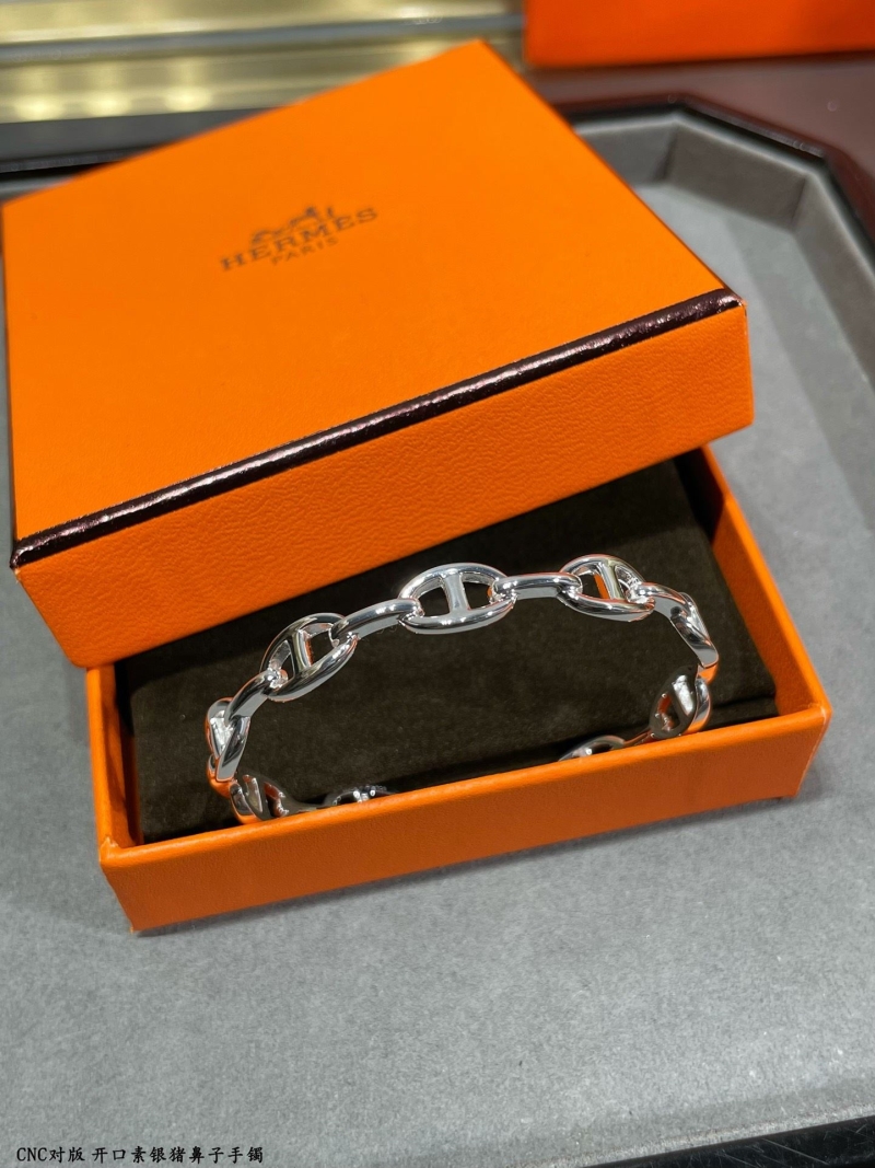 H**me5 bracelets